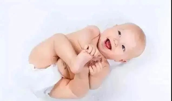 बेबी डिस्पोजेबल डायपर पंत गैर बुना कपड़ा पैंट 3 डी रिसाव रोकथाम चैनल